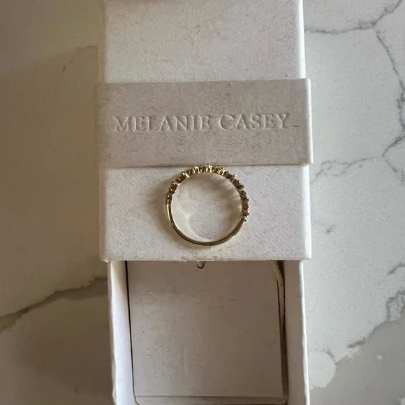 Elegant Gold Diamond Ring - Picture 9 of 9